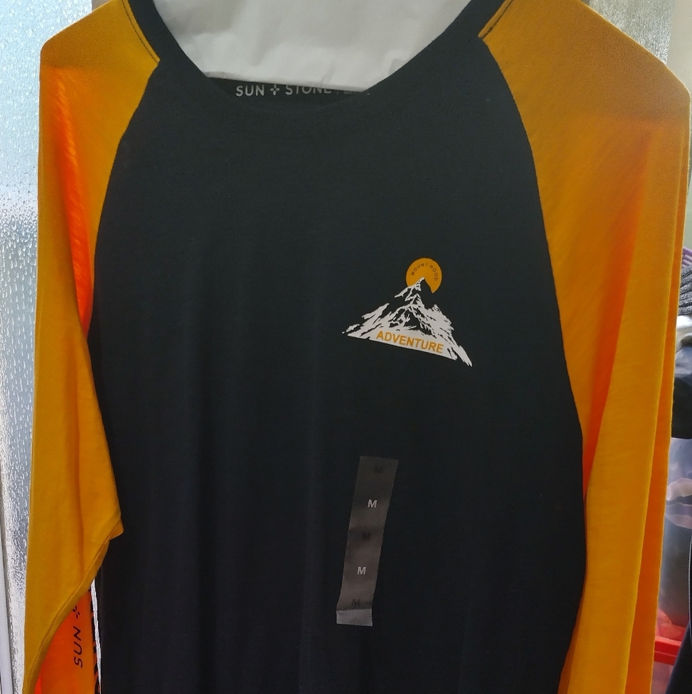 Crew neck long sleeve shirt